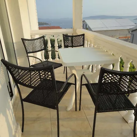 Ilak Apartament *