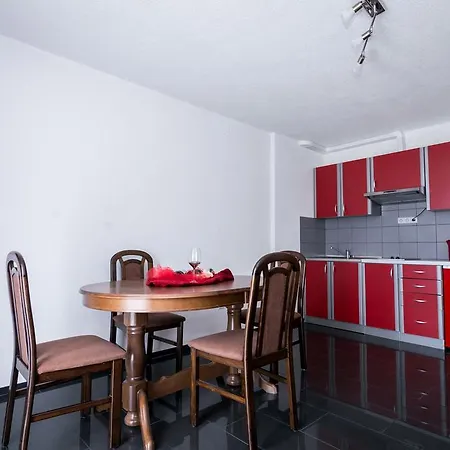 Ilak Apartament *